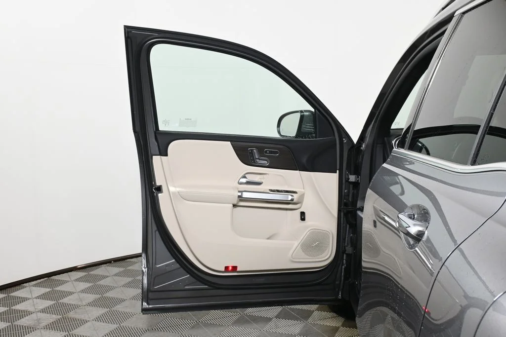 Used 2026 Gray Mercedes-Benz GLB 250 image 28