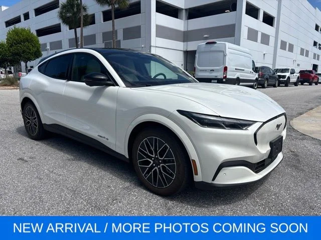 Used 2025 White Metallic Ford Premium image 1