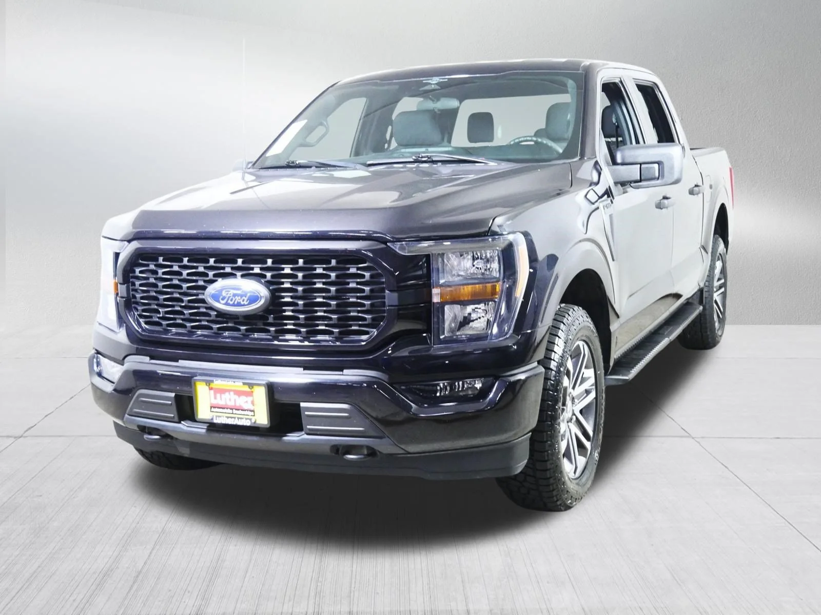 Used 2023 Agate Black Metallic Ford XLT image 3