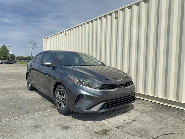 2023 Kia Forte LXS AT's photo