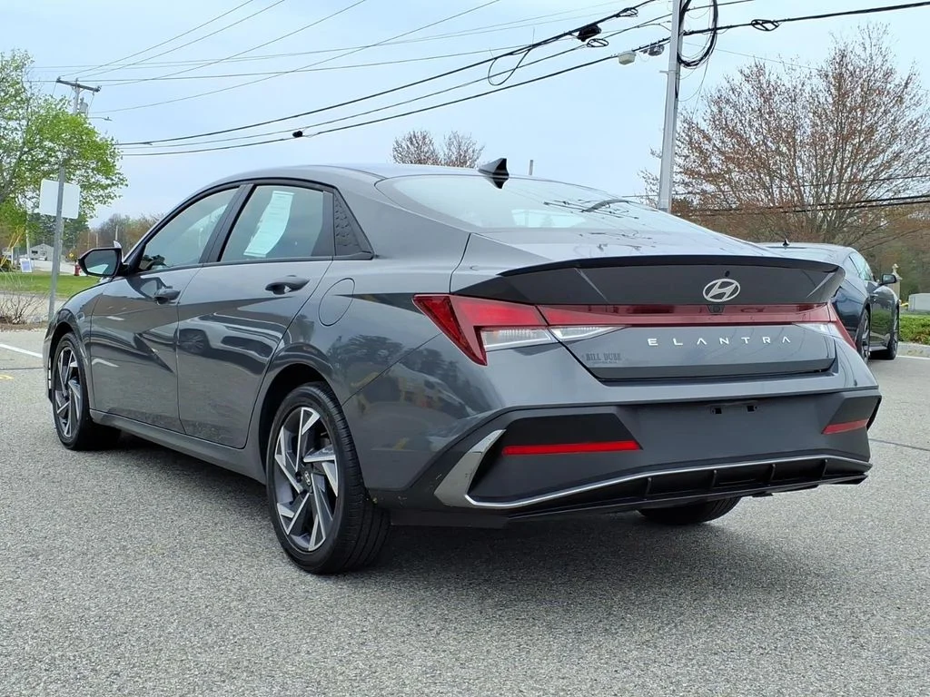 Used 2025 Gray Hyundai SEL Sport image 19