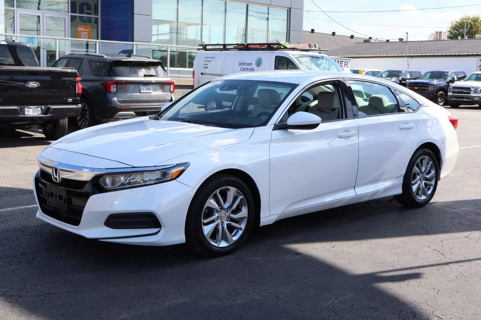 Used 2018 White Honda LX image 2