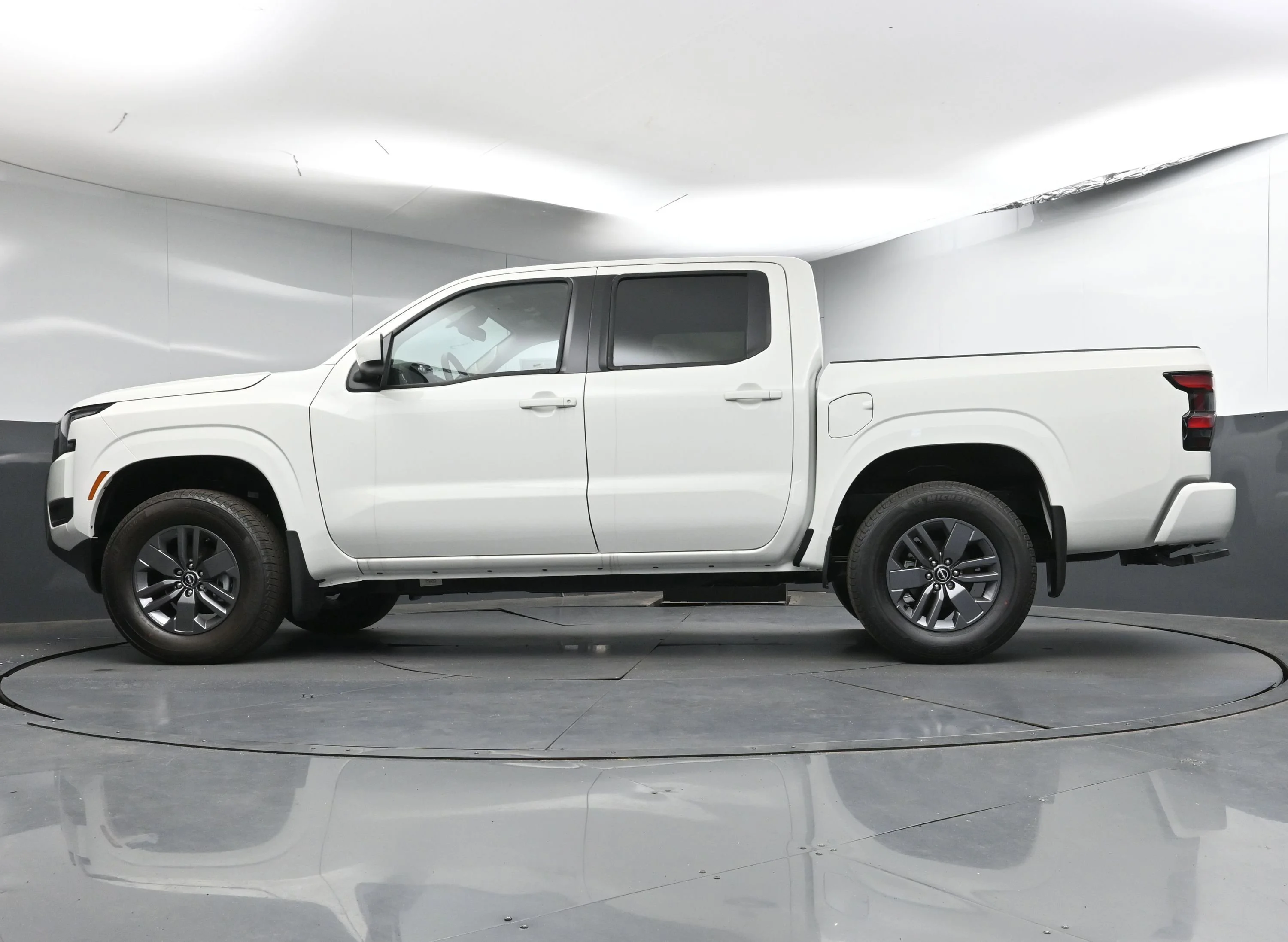 New 2026 Glacier White Nissan Crew Cab SV image 28