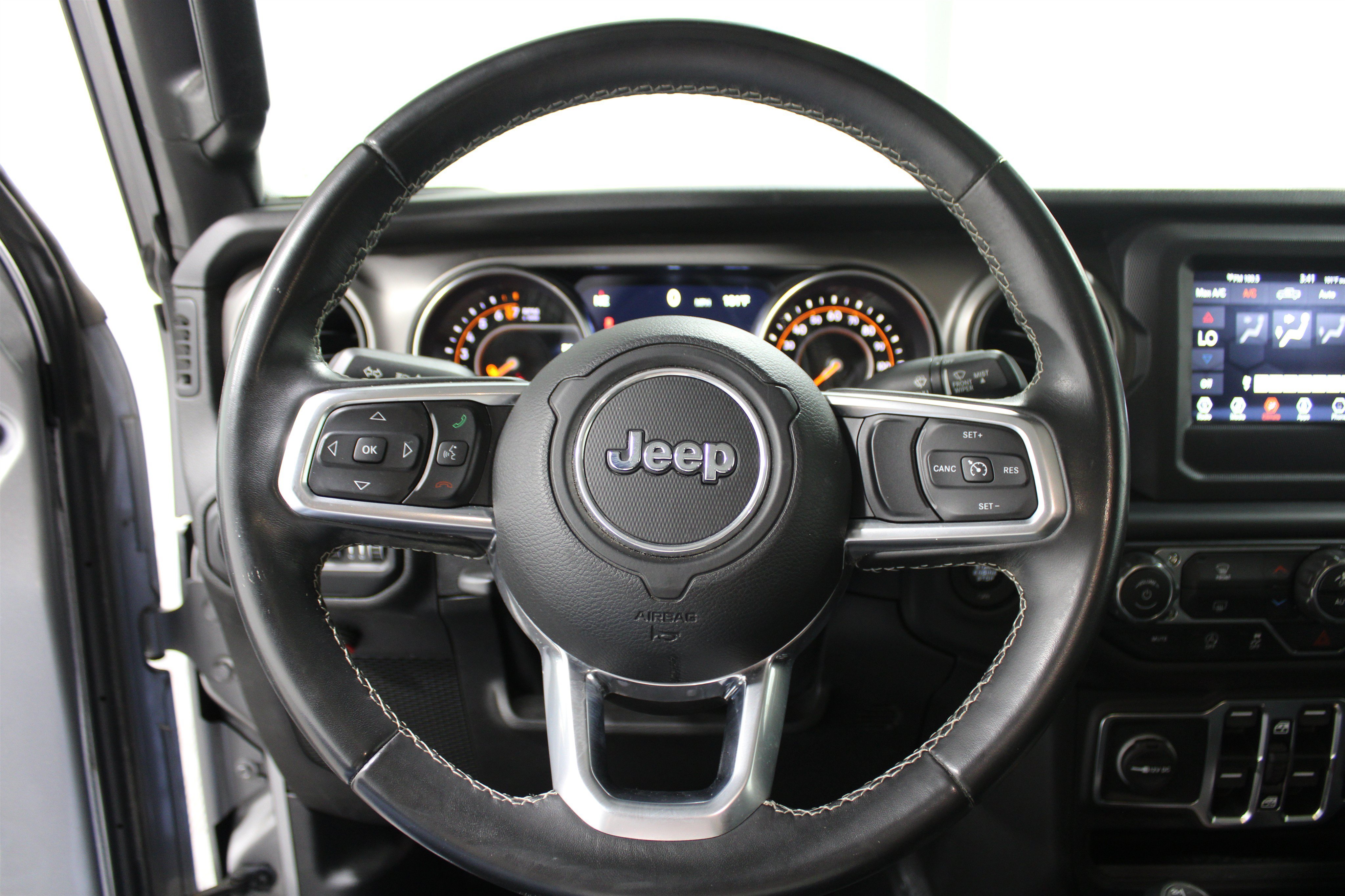 Used 2020 Billet Silver Metallic Clearcoat Jeep Sport S image 9