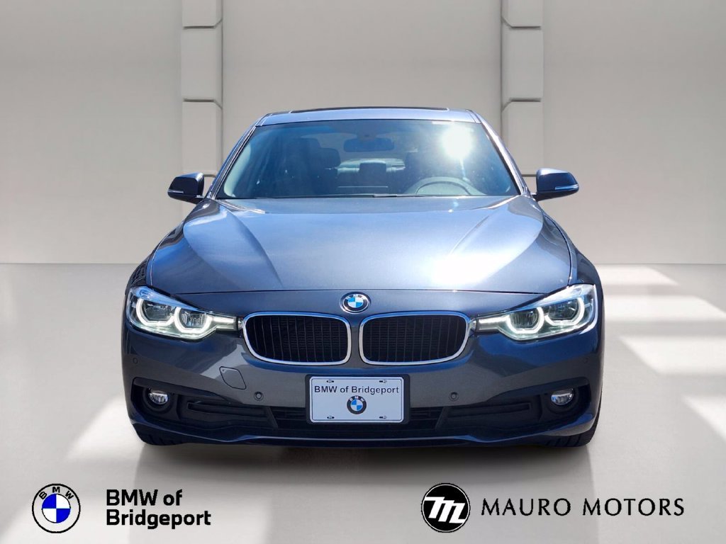 Used 2018 Gray BMW 320i xDrive image 9