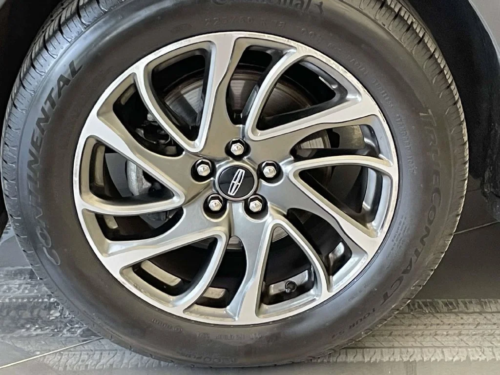 Used 2021 Gray Lincoln Standard image 12