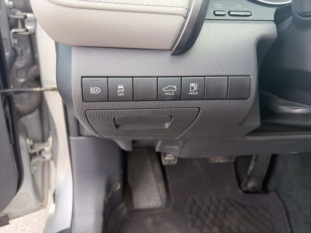 Used 2022 Silver Toyota LE image 20