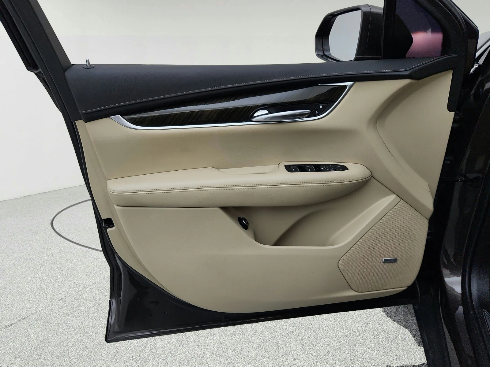 Used 2019 DARK MOCHA Cadillac FWD image 25