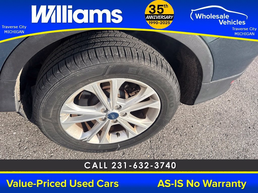Used 2019  Ford SE image 26