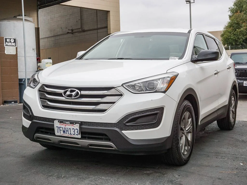 Used 2014 White Hyundai Base image 3