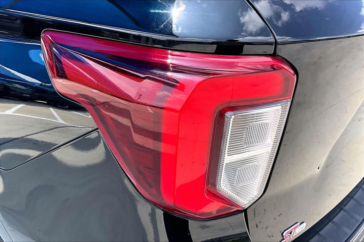 Used 2022 Agate Black Metallic Ford ST-Line image 28