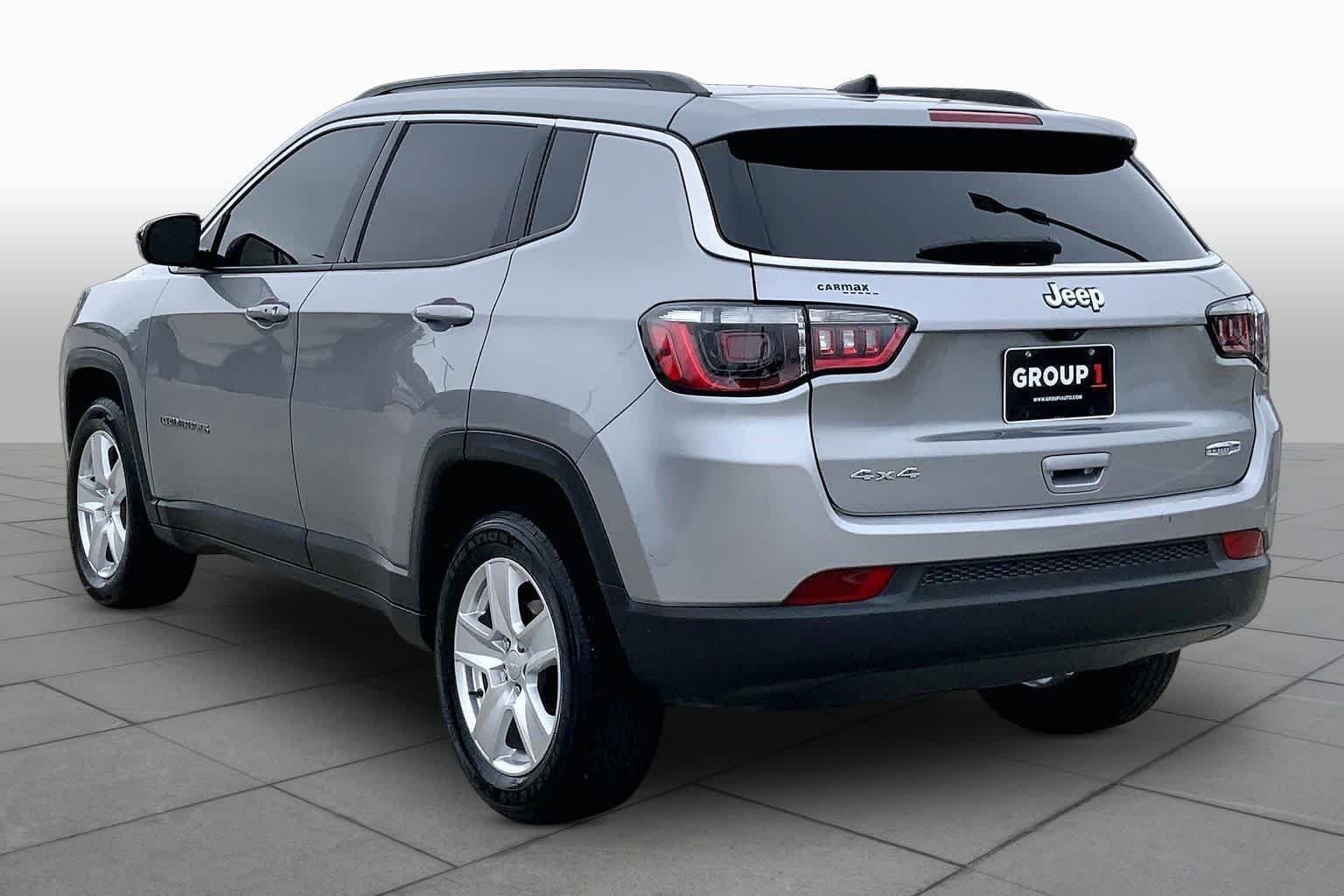 Used 2022 Billet Silver Metallic Clearcoat Jeep Latitude image 12