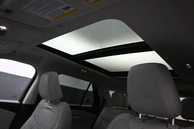 Used 2025 Black Metallic Ford Platinum image 20