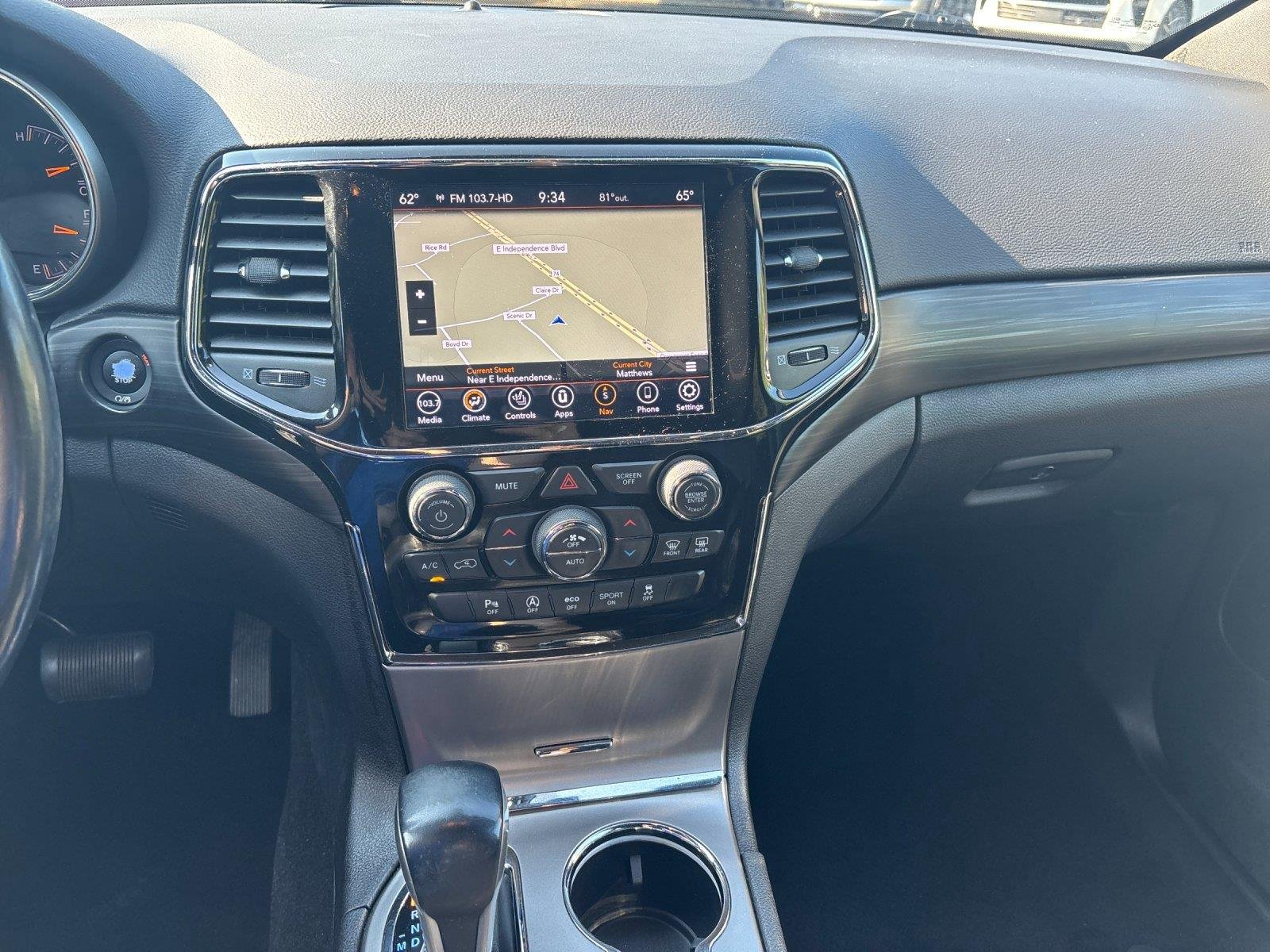 Used 2020 Granite Crystal Metallic Clearcoat Jeep Altitude image 27