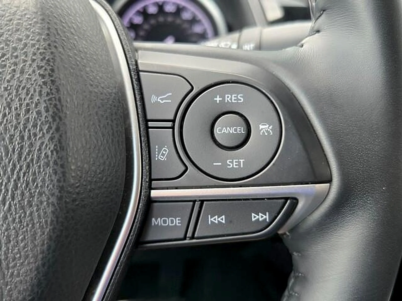 Used 2021 Wind Chill Pearl Toyota XLE image 23