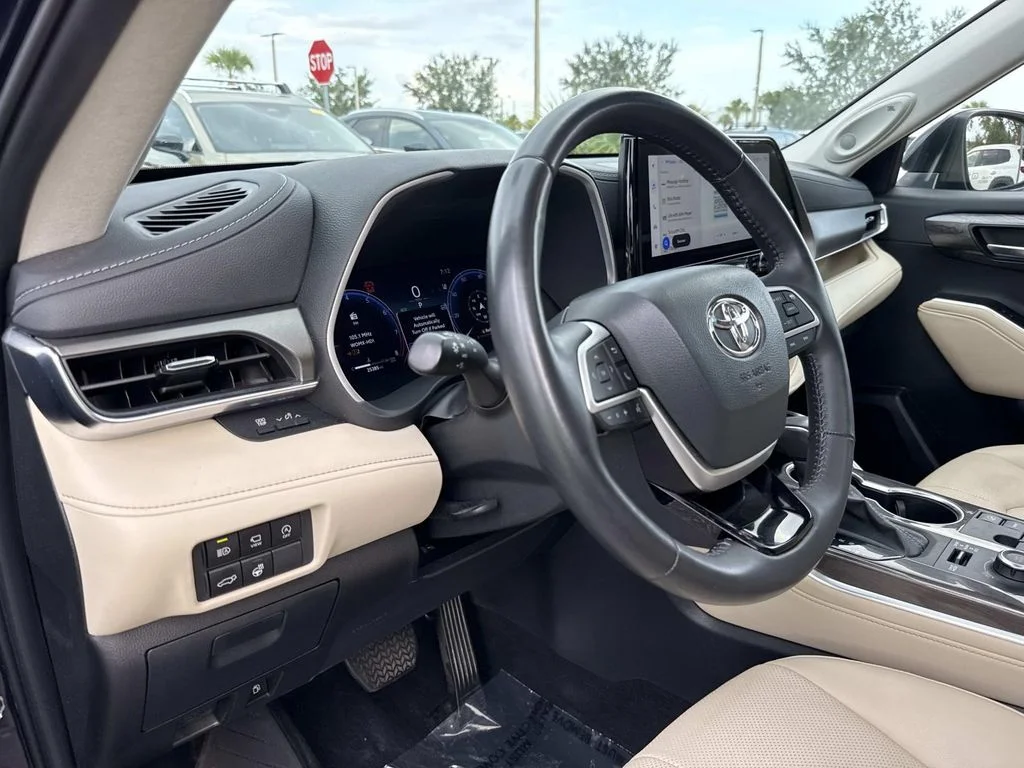 Used 2024  Toyota Limited image 25