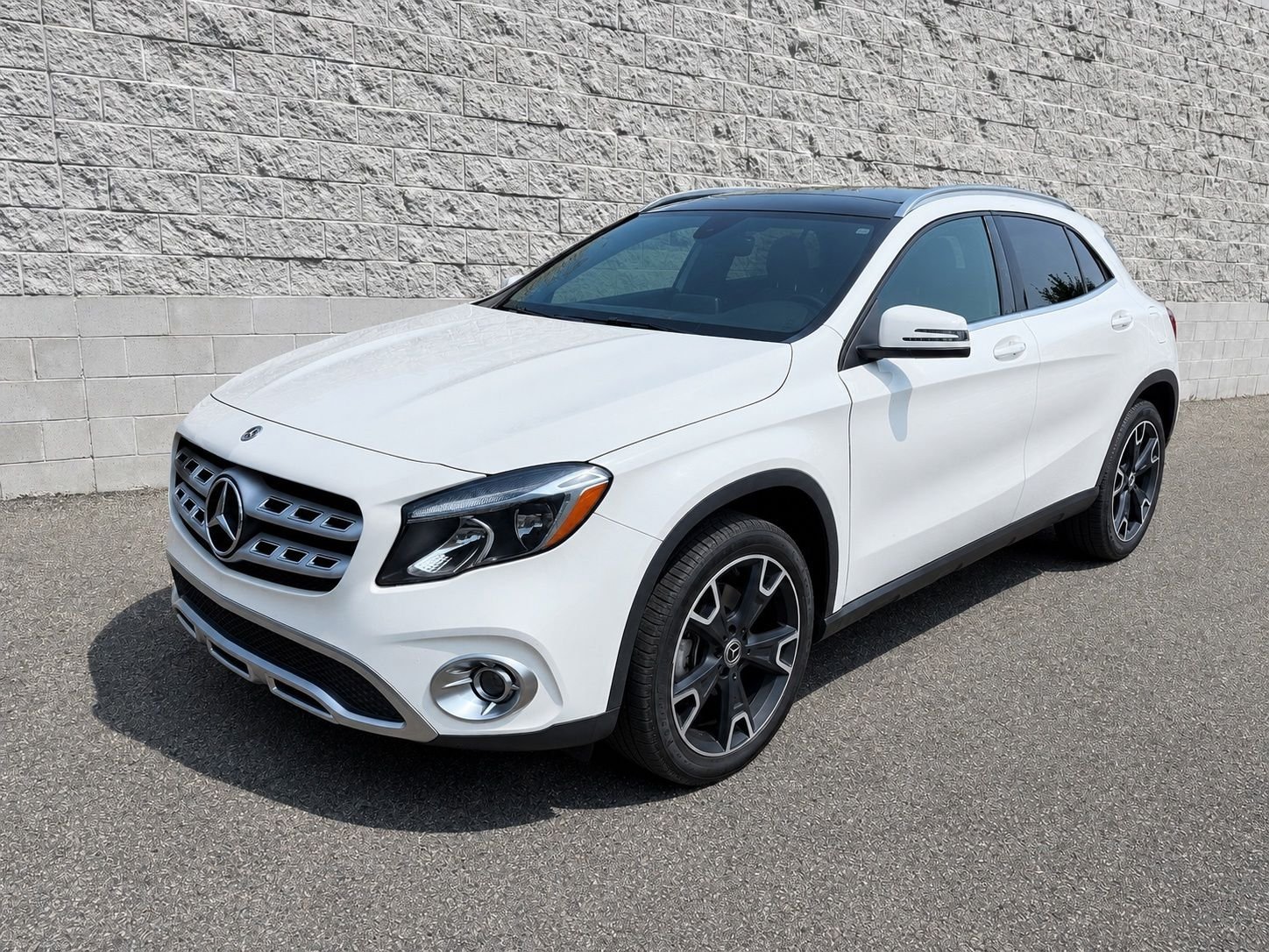 Used 2019 Polar White Mercedes-Benz GLA 250 image 1