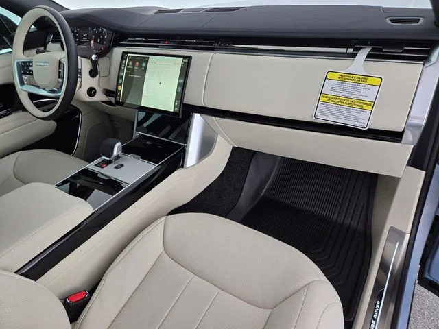 New 2026 Ionian Silver in Gloss finish Land Rover SE image 18