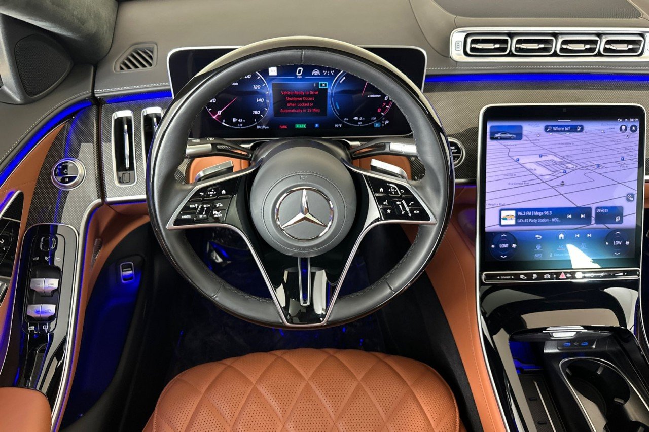 Used 2024 MANUFAKTUR Moonlight White Metallic Mercedes-Benz S 580e image 13