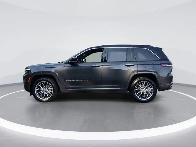 Used 2025 Gray Jeep Summit image 5