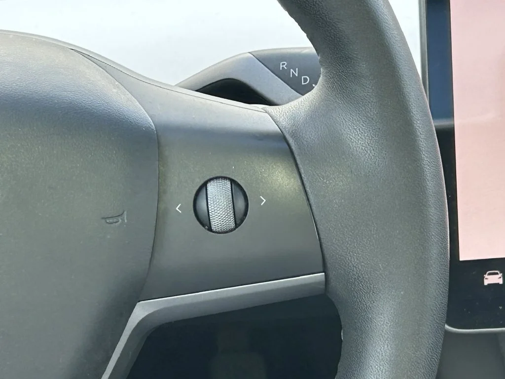 Used 2023  Tesla Base image 18