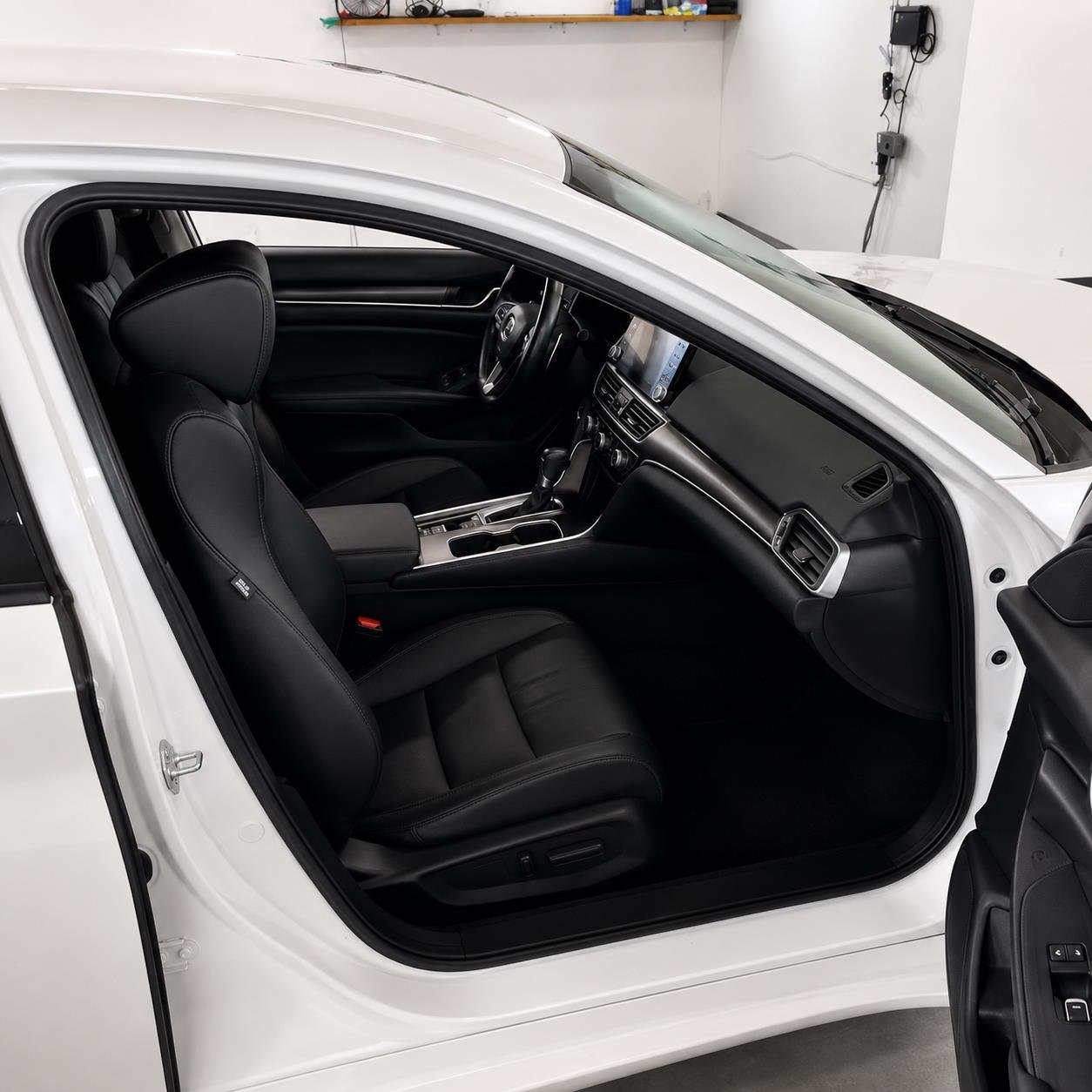 Used 2022 Platinum White Pearl Honda Sport SE image 9