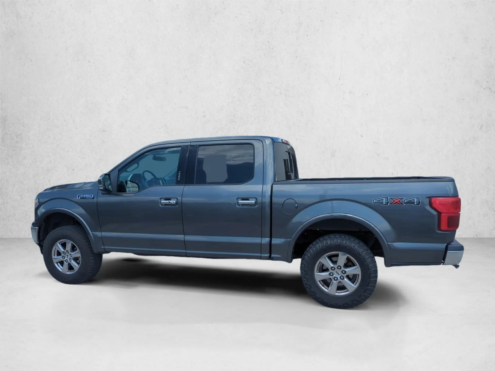 Used 2018 Magnetic Metallic Ford LARIAT image 5