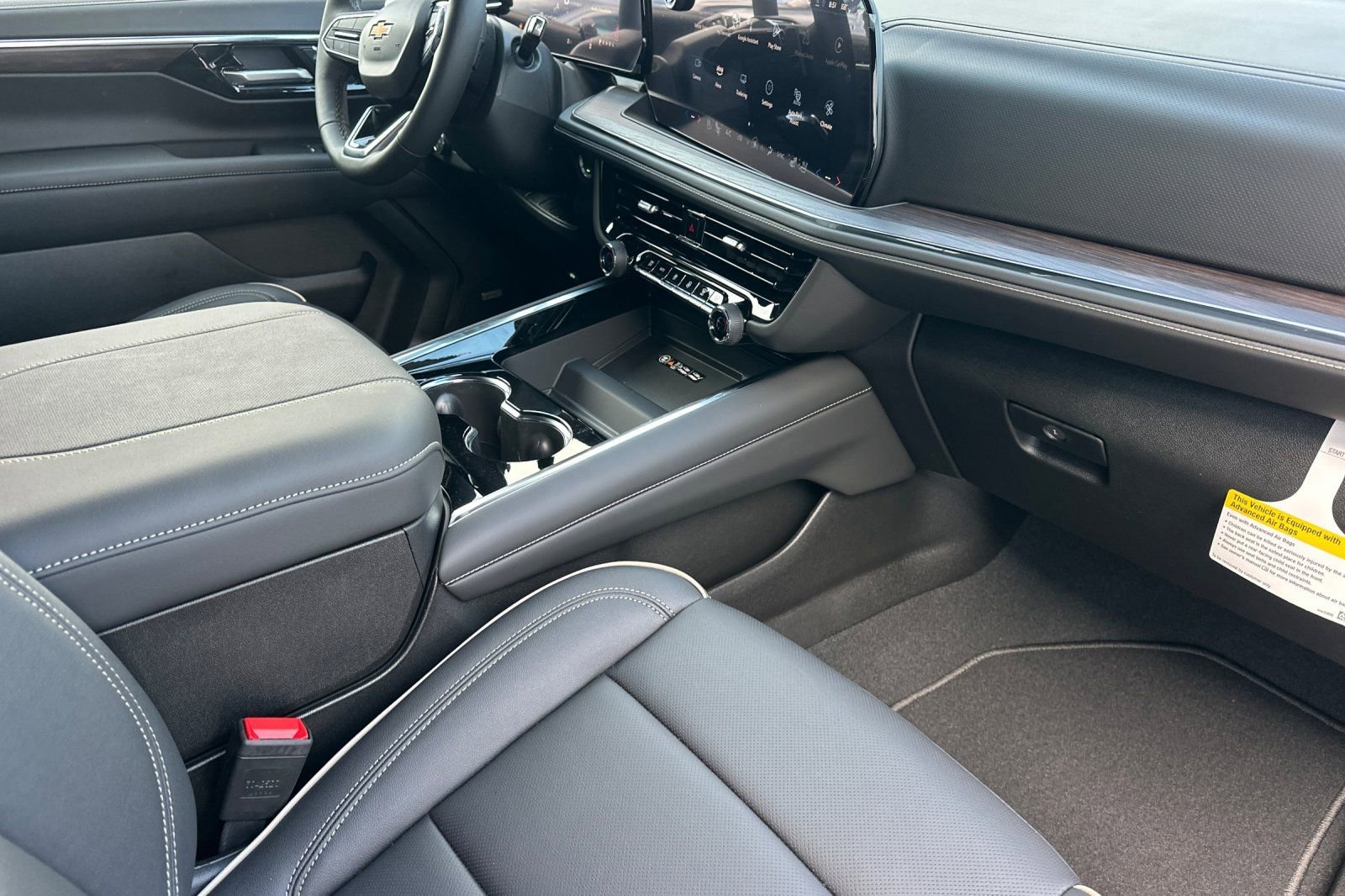 2025 Chevrolet Suburban Premier - Photo 18