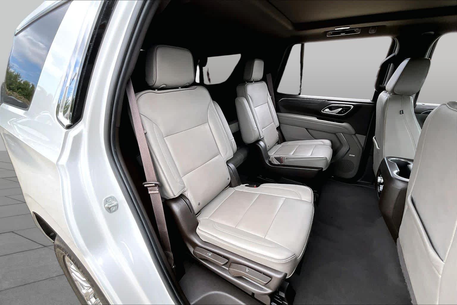 Used 2022 White Frost Tricoat GMC SLT image 20