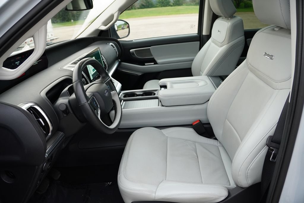 Used 2025 Silver Metallic Ford Platinum image 16