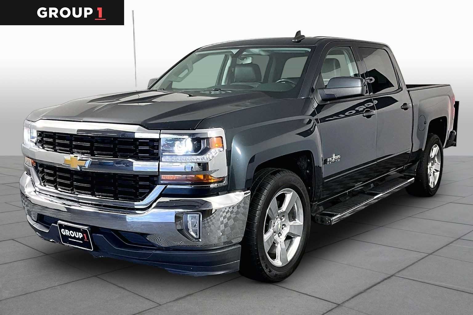 Used 2018 GRAPHITE METALLIC Chevrolet LT image 1