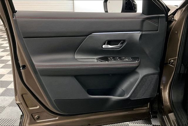 New 2026 Canyon Bronze Nissan SR image 31