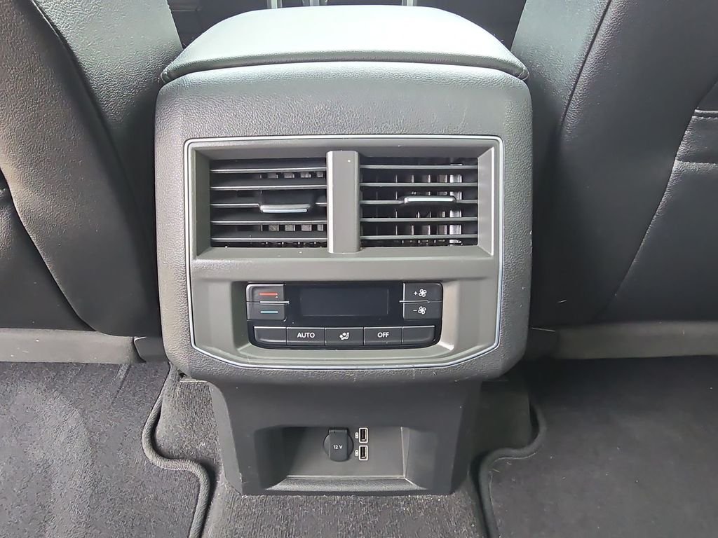 Used 2019 White Volkswagen 3.6L V6 SE image 22