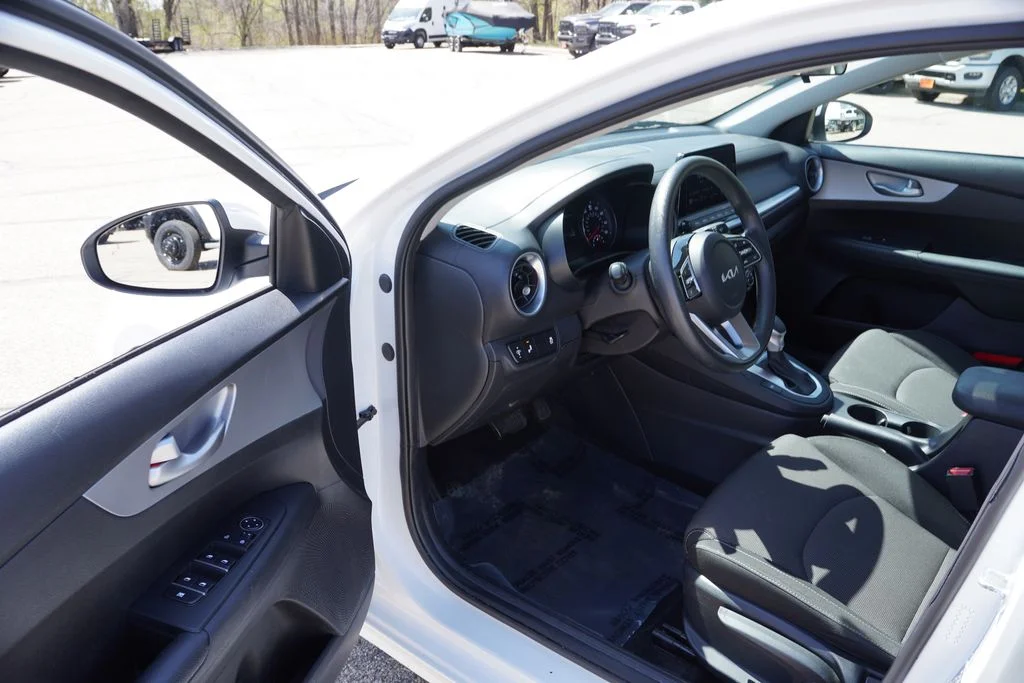 Used 2023 Snow White Pearl Kia LXS image 14