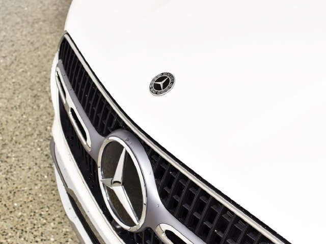 New 2027 Polar White Mercedes-Benz GLC 300 image 8