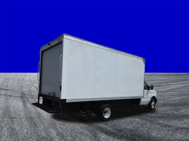 New 2027 Oxford White Ford E-450 DRW image 4