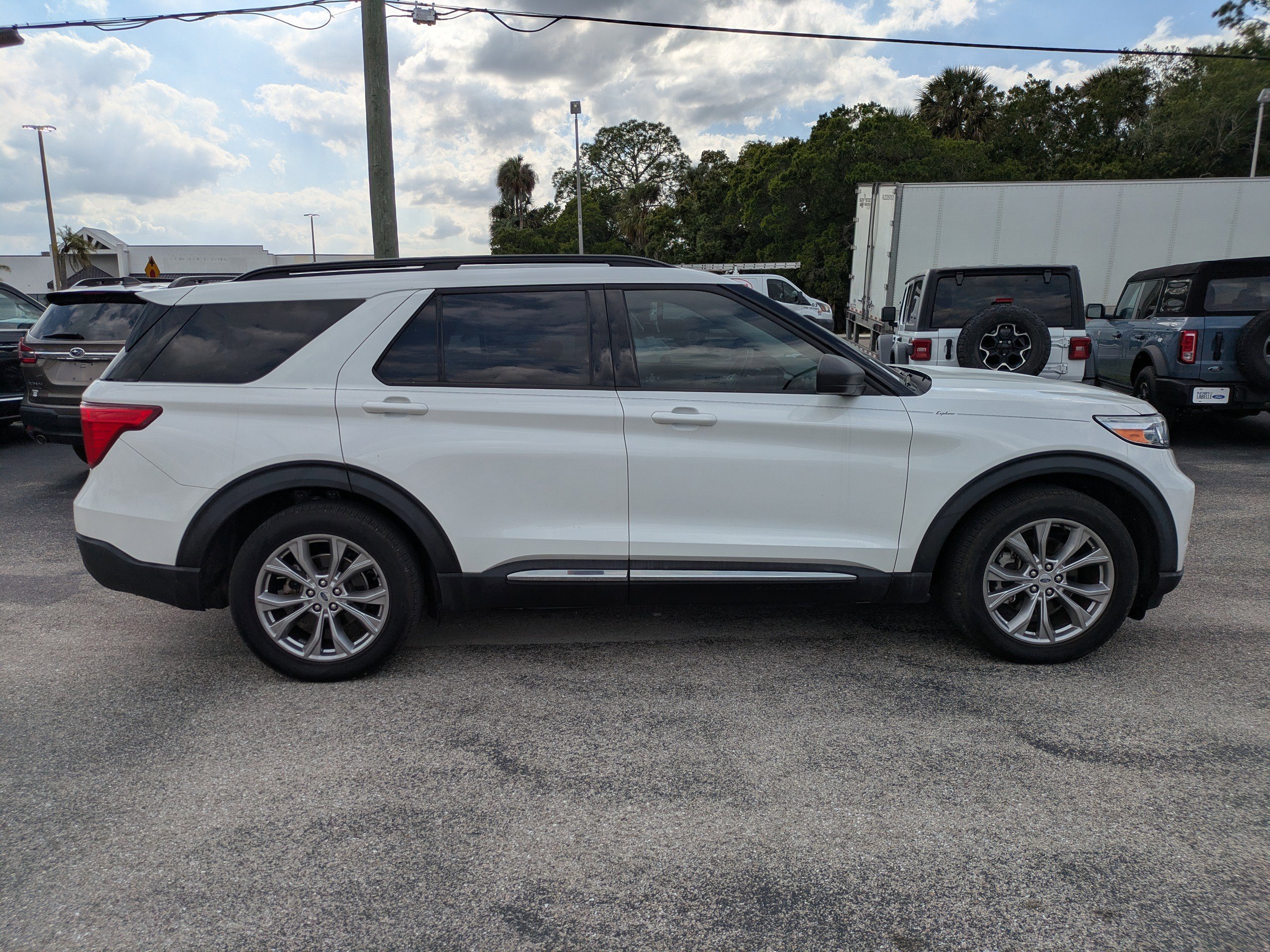 Used 2023 Oxford White Ford XLT image 3