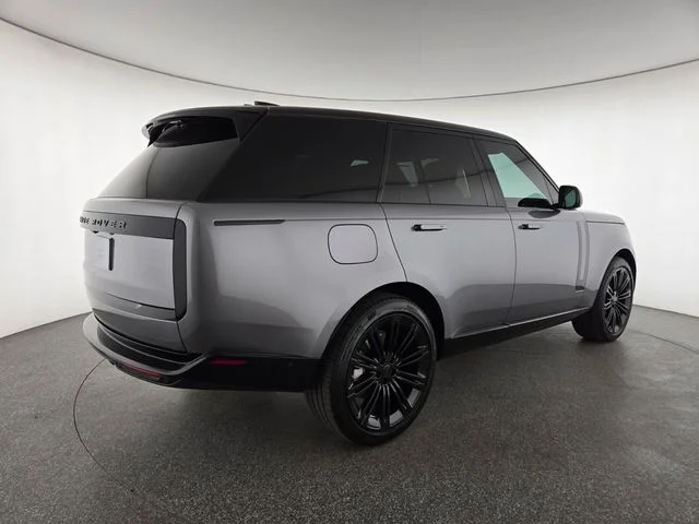 New 2026 Eiger Grey Land Rover SE image 2