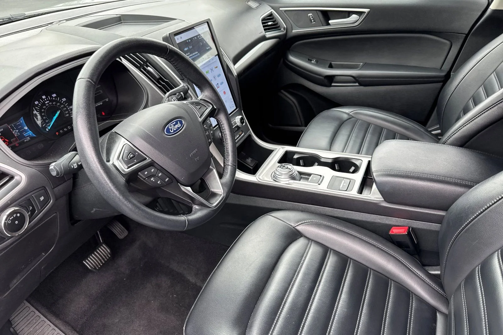 Used 2024 Iconic Silver Ford SEL image 9