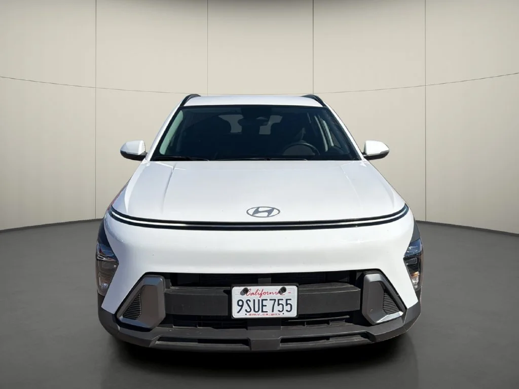 Used 2025 White Hyundai SEL image 2