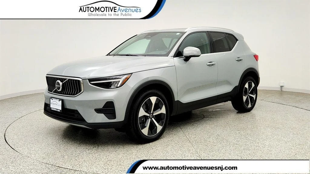 2025 Volvo XC40 B5 Core Bright AWD's photo