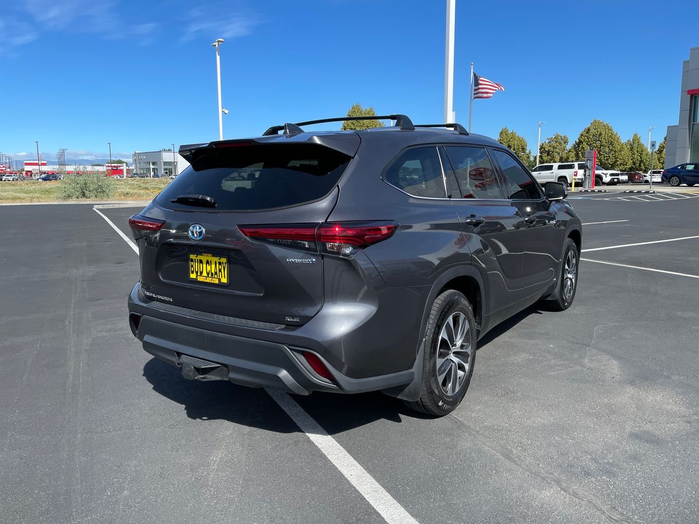 Used 2021 Gray Toyota XLE image 3