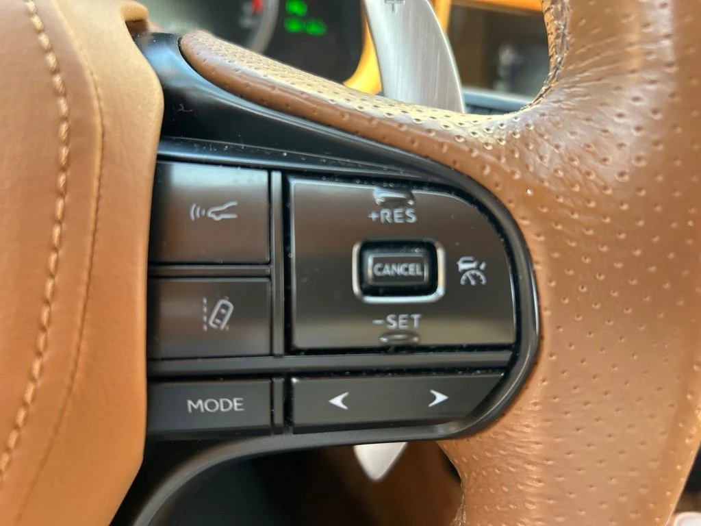 Used 2021 White Lexus 500 image 23