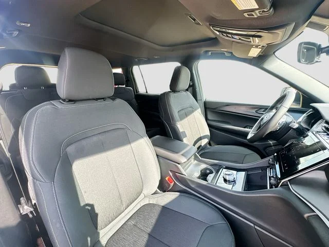 New 2026 Bright White Clear-Coat Exterior Paint Jeep Laredo image 35