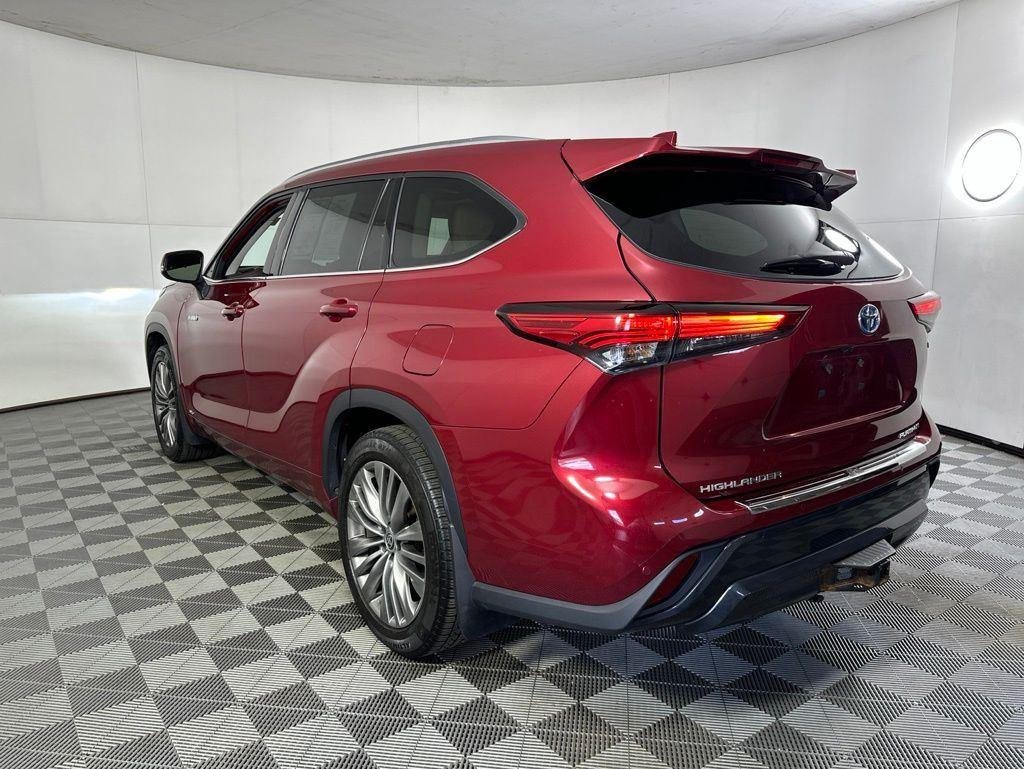 Used 2021 Pearl Toyota Platinum image 19