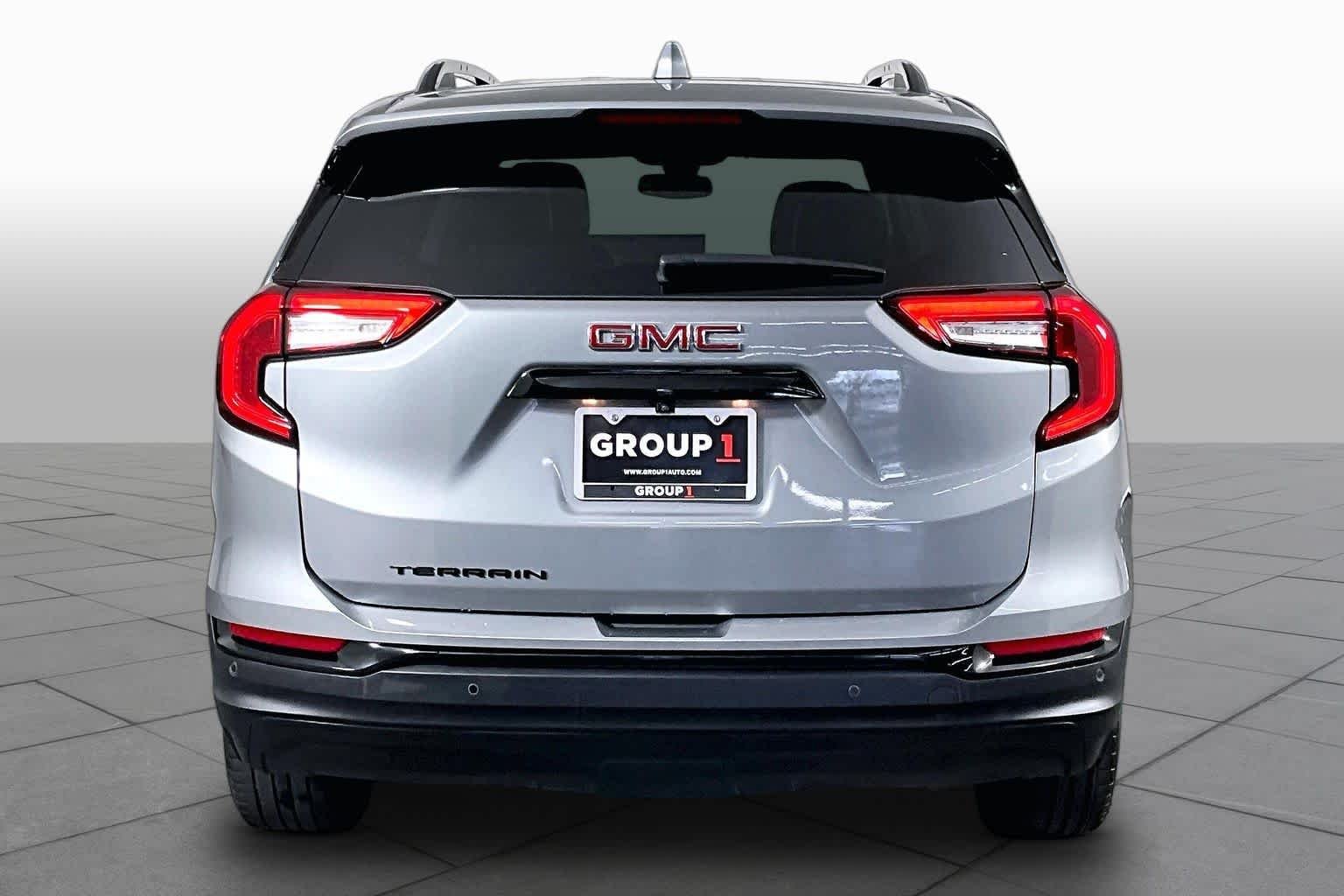 Used 2024 Sterling Metallic GMC SLT image 4