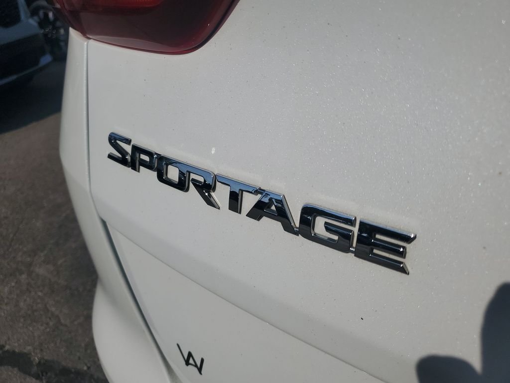 Used 2022 Snow White Pearl Kia LX image 25