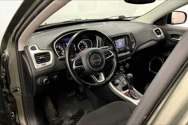 Used 2018 Olive Green Pearlcoat Jeep Sport image 15