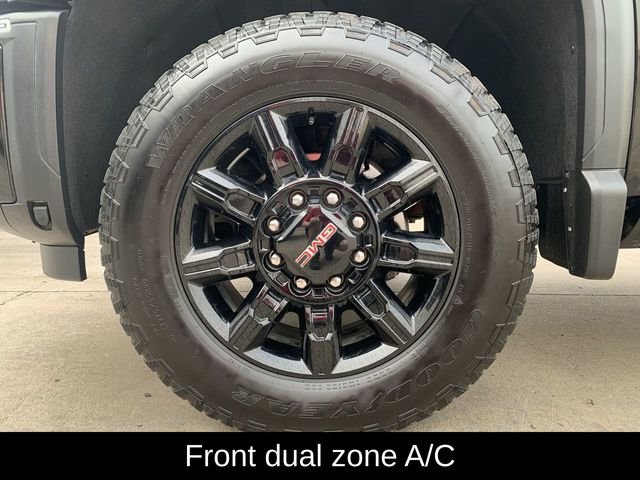 Used 2024  GMC AT4 image 18