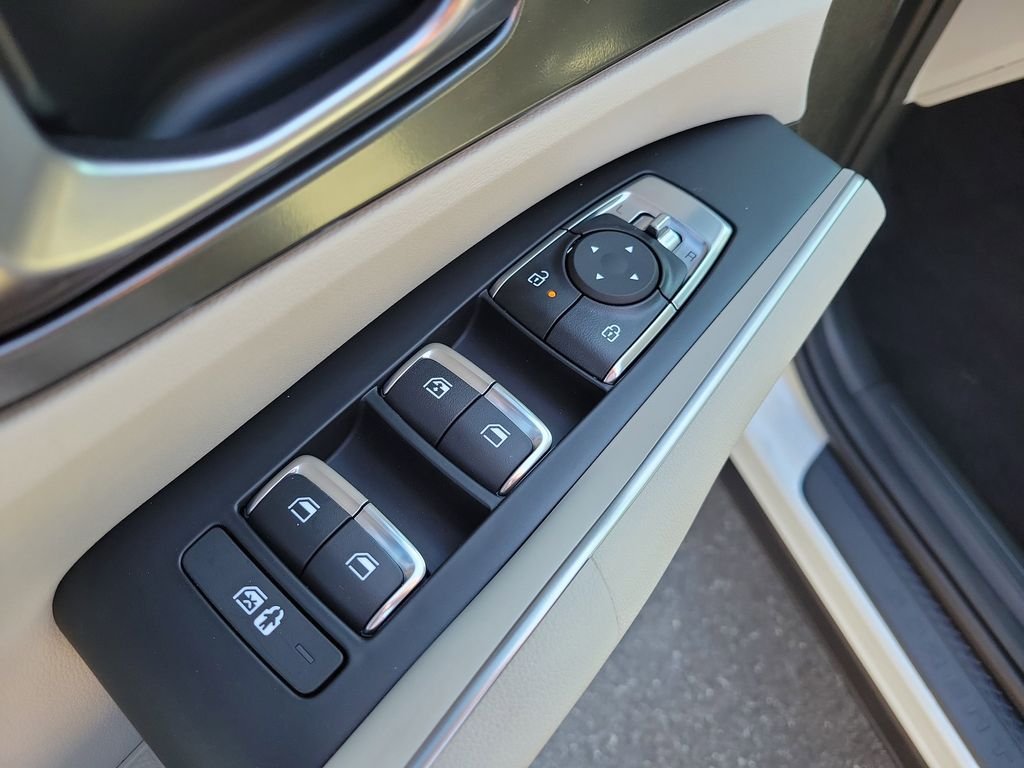 New 2026 White Kia S image 21